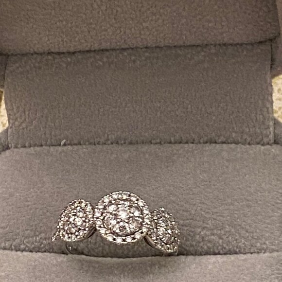Gorgeous Bony Levy Diamonds Ring 18K Solid White Gold Size 7 Weight 5.6gr EUC - Picture 3 of 10